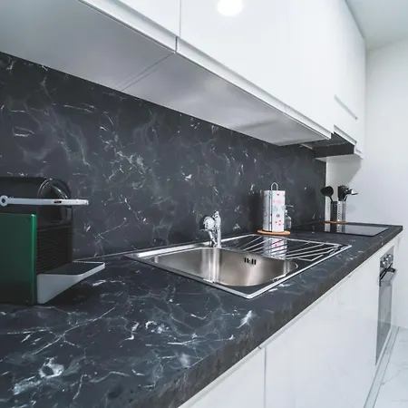 Tessa&aurora - Incredible View & Pool With Parking Apartment *