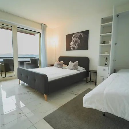 Tessa&aurora - Incredible View & Pool With Parking Apartment *